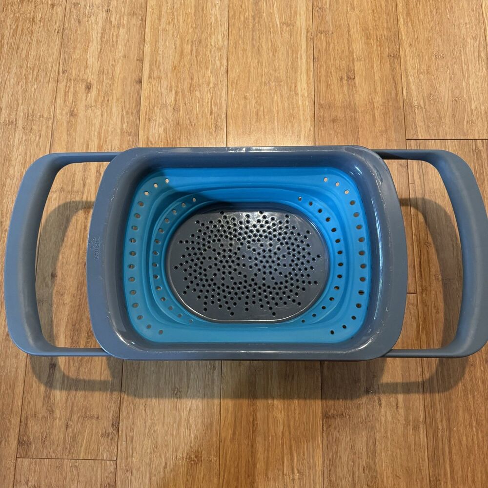 Blue and Gray Expandable and Collapsable Colander